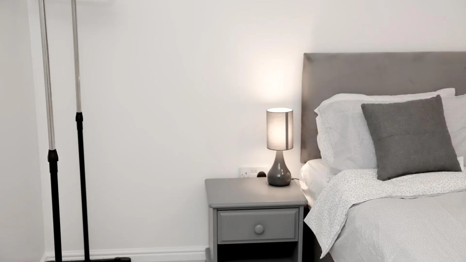 Stylish Flat By Sn Homes - Zone 4 Abbey Wood London Apartment