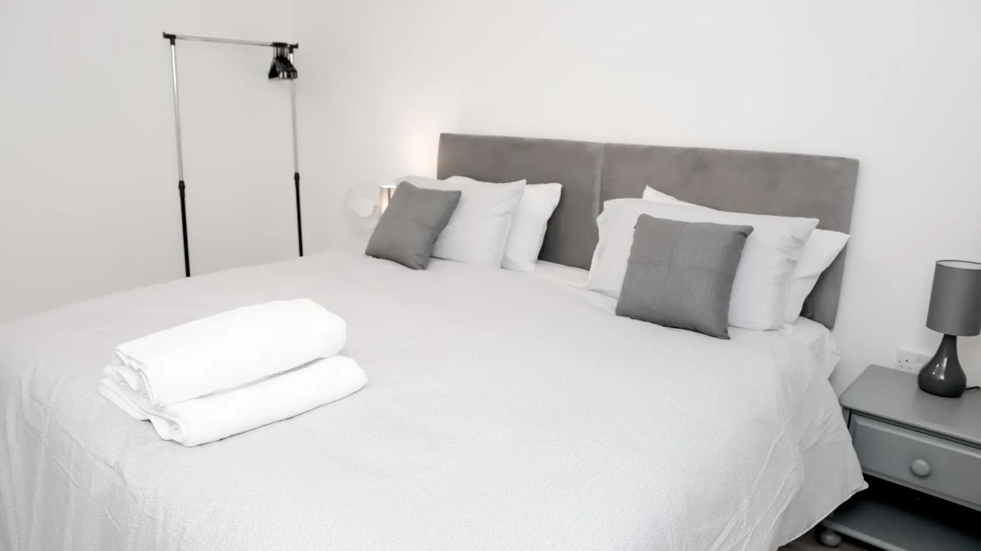 Stylish Flat By Sn Homes - Zone 4 Abbey Wood London 0*,