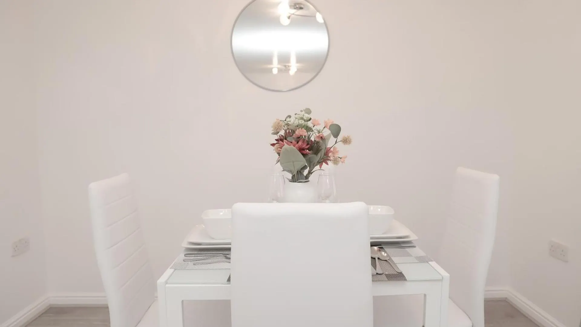 Apartment Stylish Flat By Sn Homes - Zone 4 Abbey Wood London