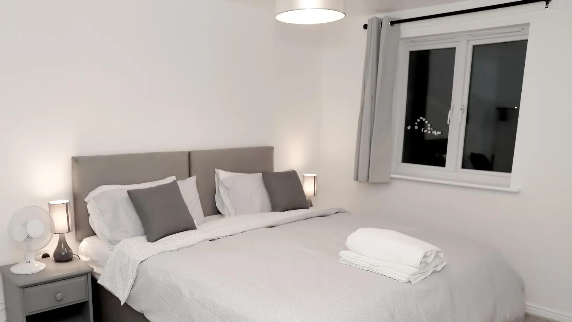 Stylish Flat By Sn Homes - Zone 4 Abbey Wood London Apartment