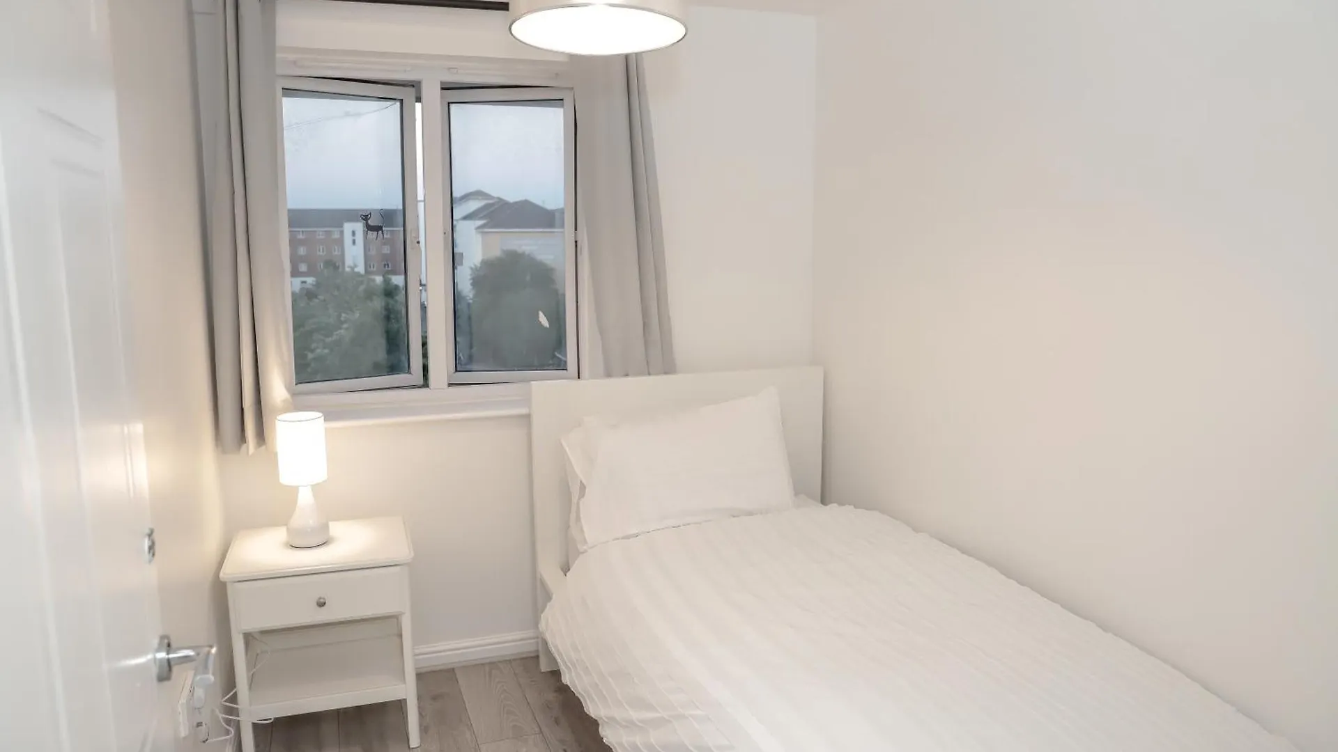 Stylish Flat By Sn Homes - Zone 4 Abbey Wood London 0*,
