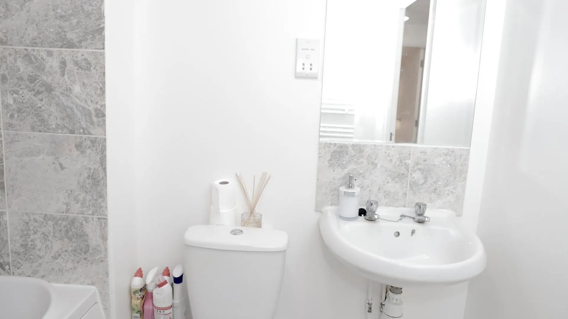 Stylish Flat By Sn Homes - Zone 4 Abbey Wood London
